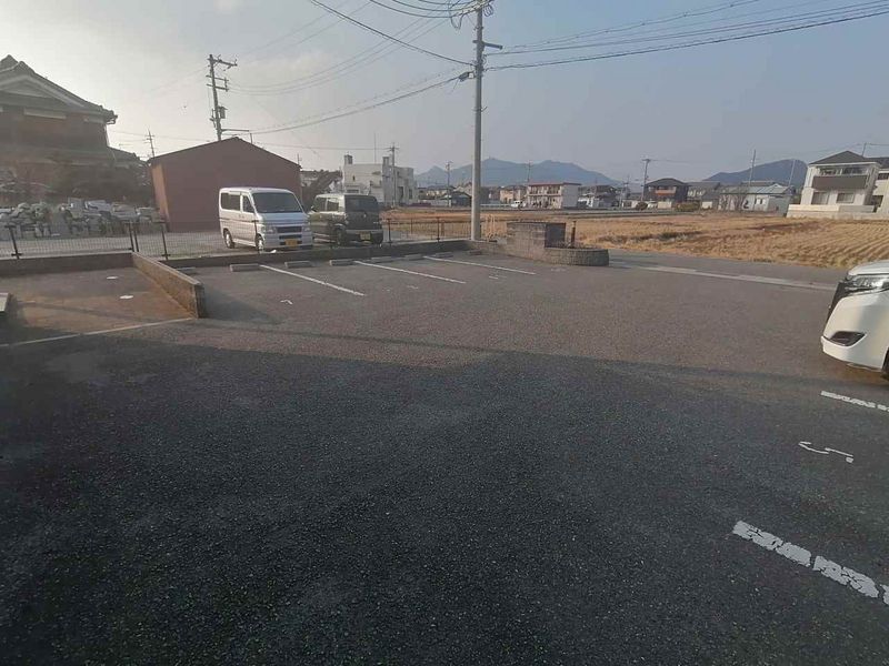 レオパレス福田 駐車場