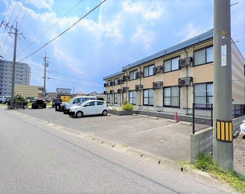 レオパレスアンソレーユ 駐車場