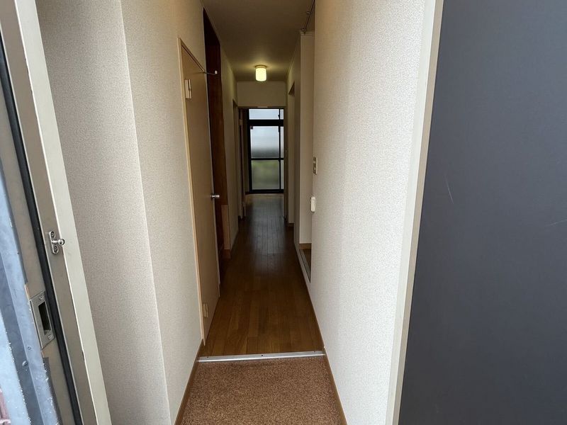 レオパレス高安 玄関