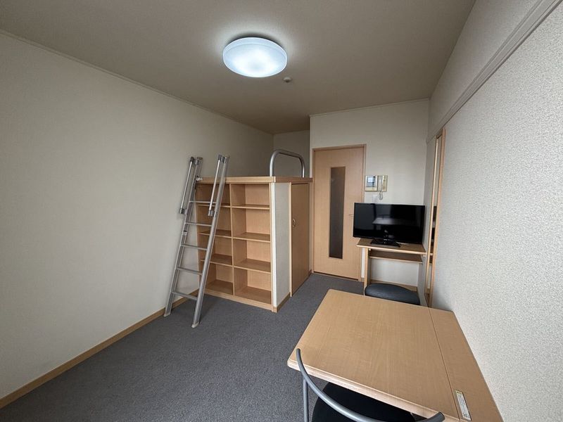 レオパレスルーエ六甲 居間