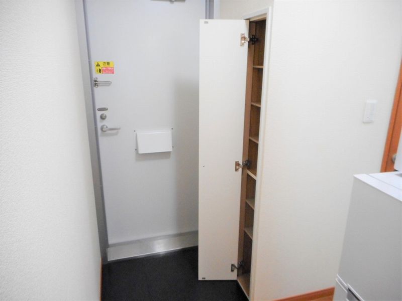 レオパレス竜町 玄関