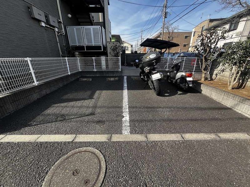 レオパレスジョイエ 駐車場