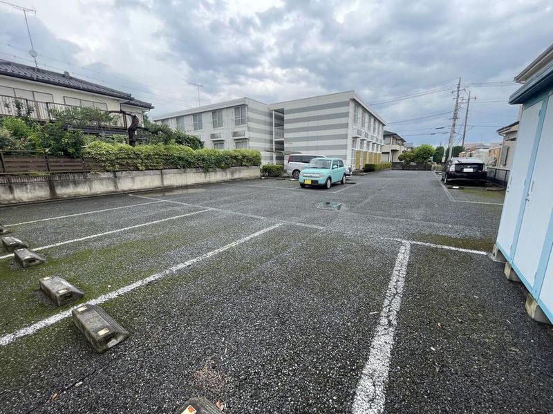 レオパレスステップｏｎｅ 駐車場