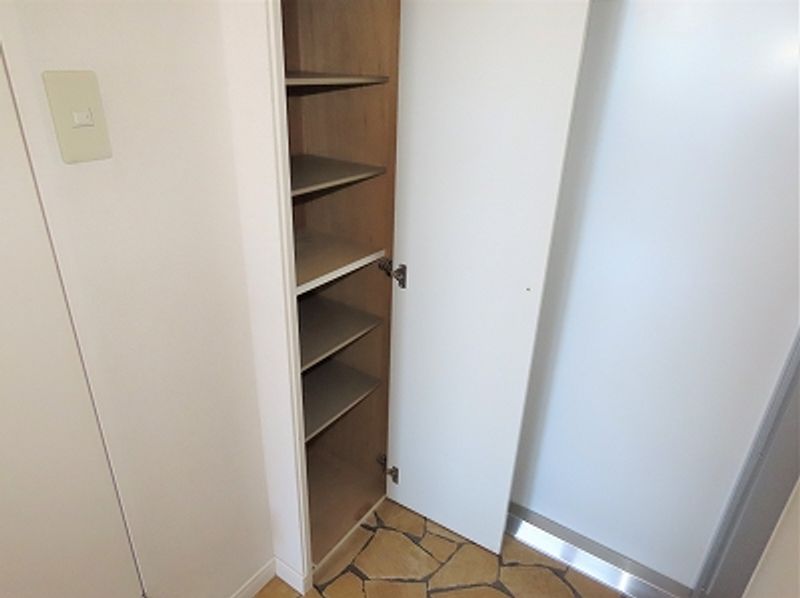 レオパレスりんどう 玄関