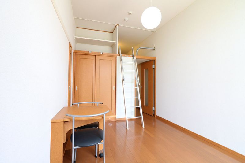 レオパレス丸の木 居間