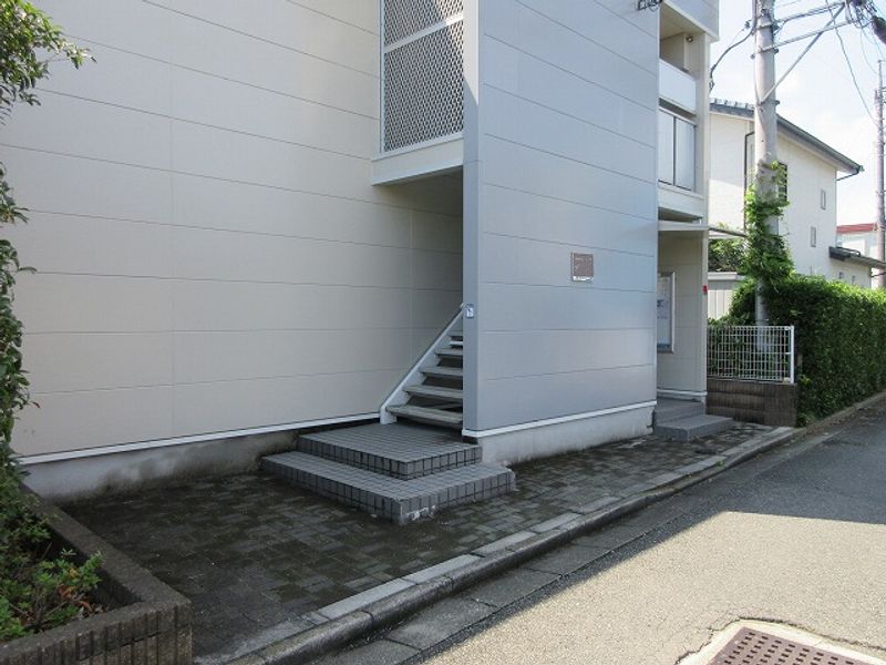 レオパレスＹＯＳＨＩＯＫＡ エントランス