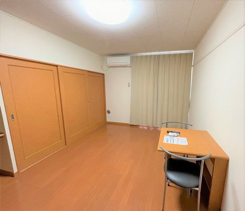 レオパレス道野辺北原 居間