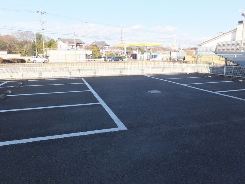 レオパレス赤堀 駐車場