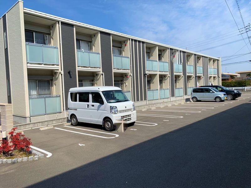 レオネクストこもうら 駐車場