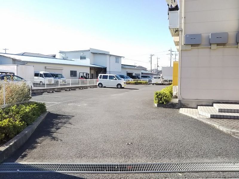 レオパレスチェルシー 駐車場