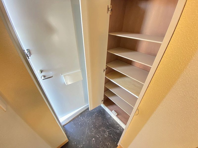 レオパレスシーナ　アイ掛川 玄関
