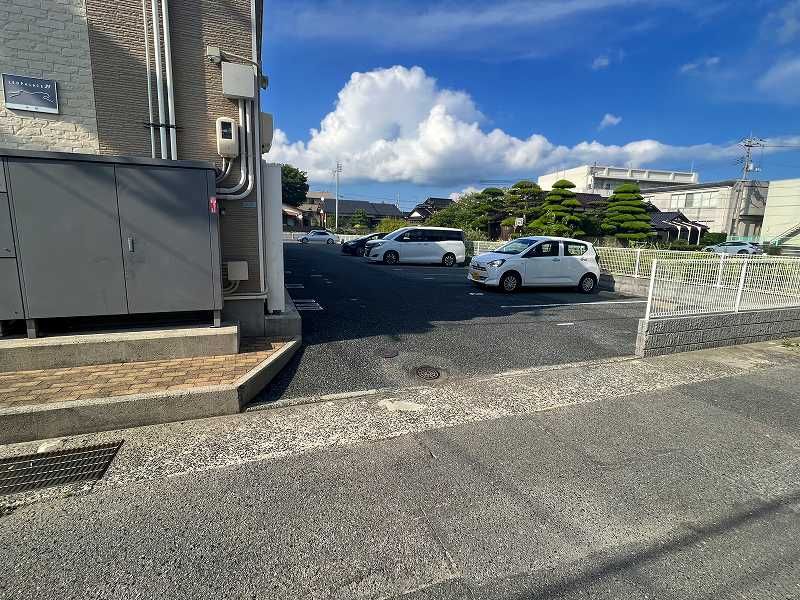 レオパレス中村 エントランス
