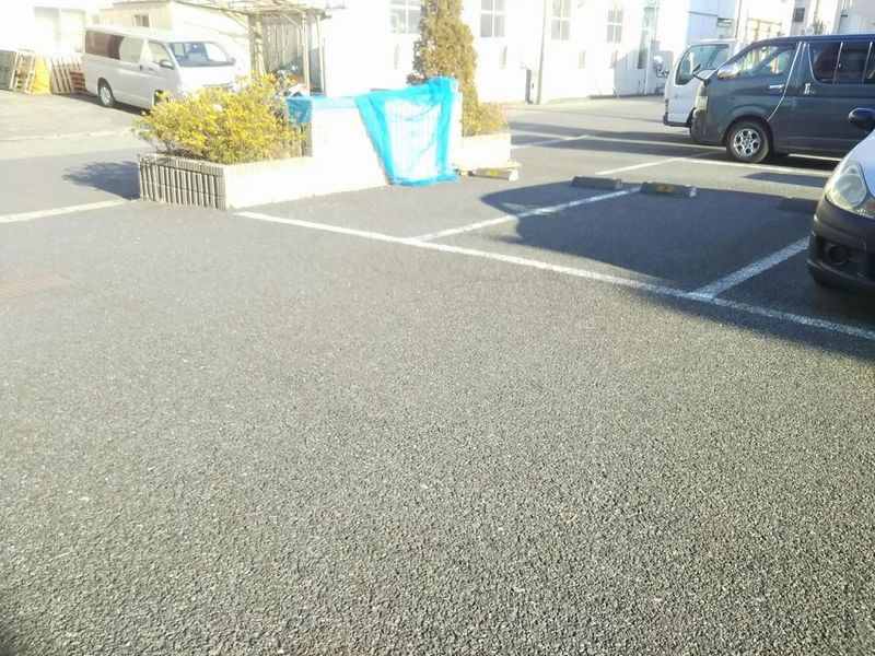 レオパレスアサヒ 駐車場
