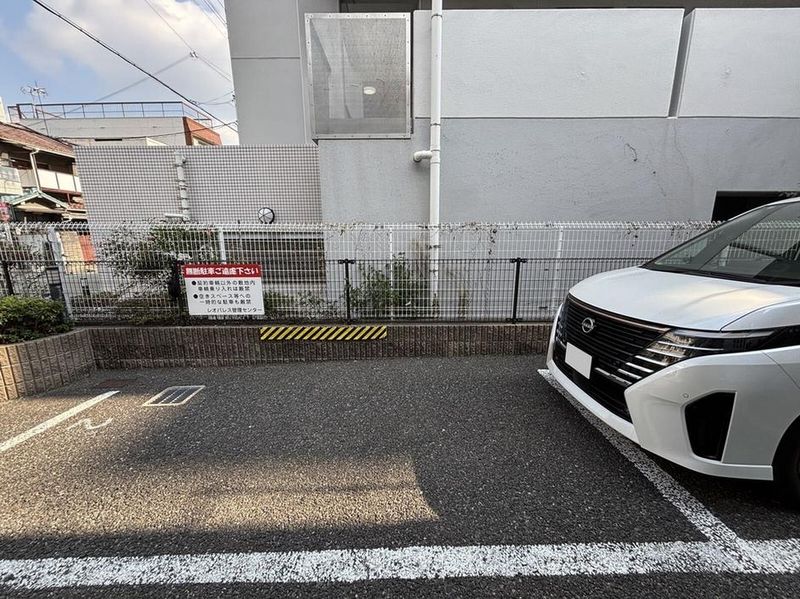 leopalace Spruce Naruo Parking lot