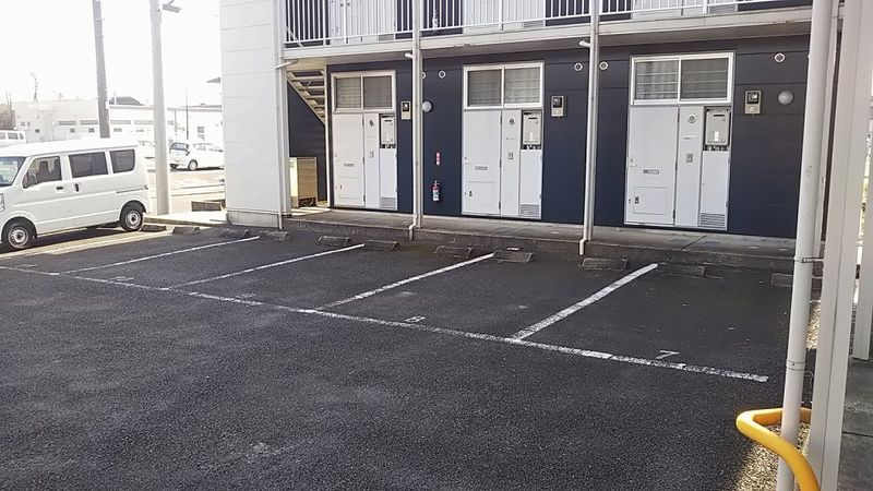 レオパレス南子安 駐車場