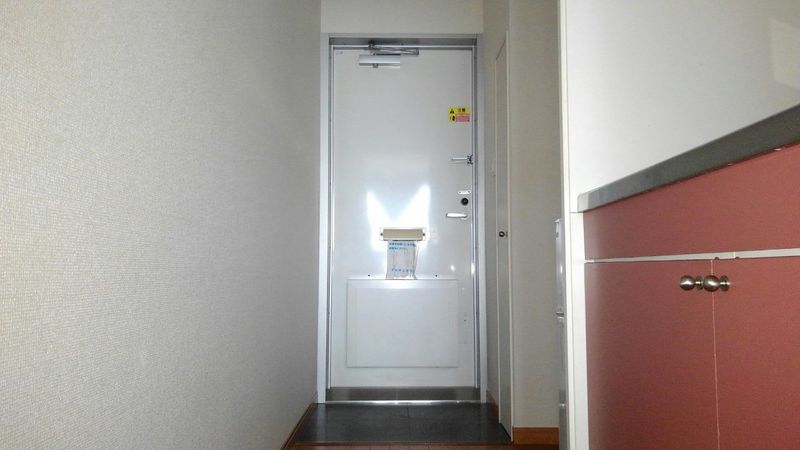レオパレスキタパレス 玄関