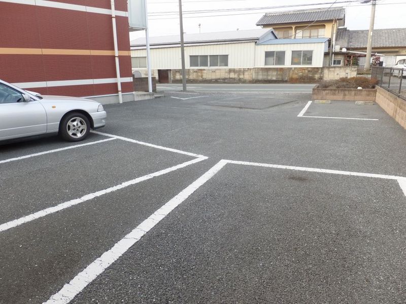 レオネクストＭａｓｕ 駐車場