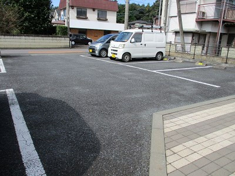 レオパレスマロニエ 駐車場