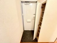 レオパレスラフィネ 玄関