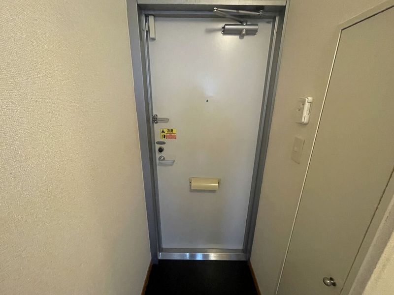 レオパレスボヌール 玄関