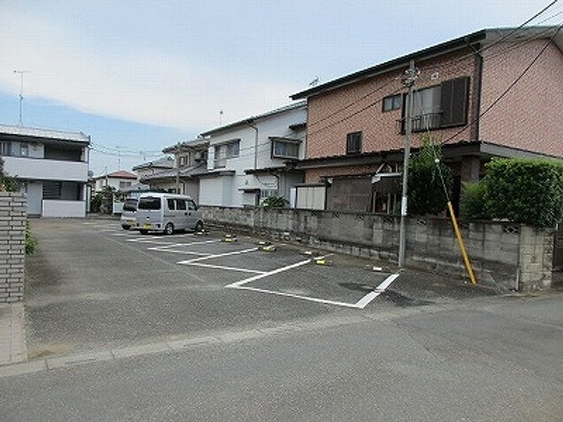 レオパレス深谷 駐車場