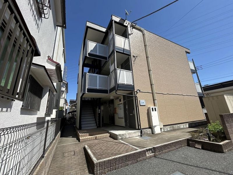 レオパレスガイア初雁 外観
