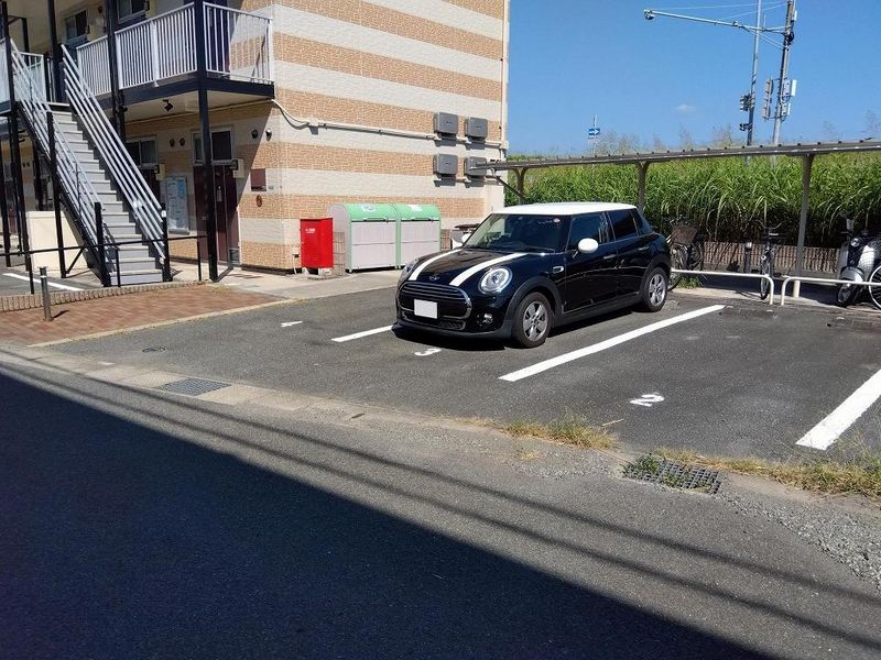 レオパレス高砂荒井 駐車場