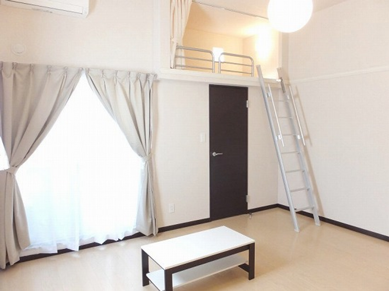 LEONEXT Sakura 3 Living room