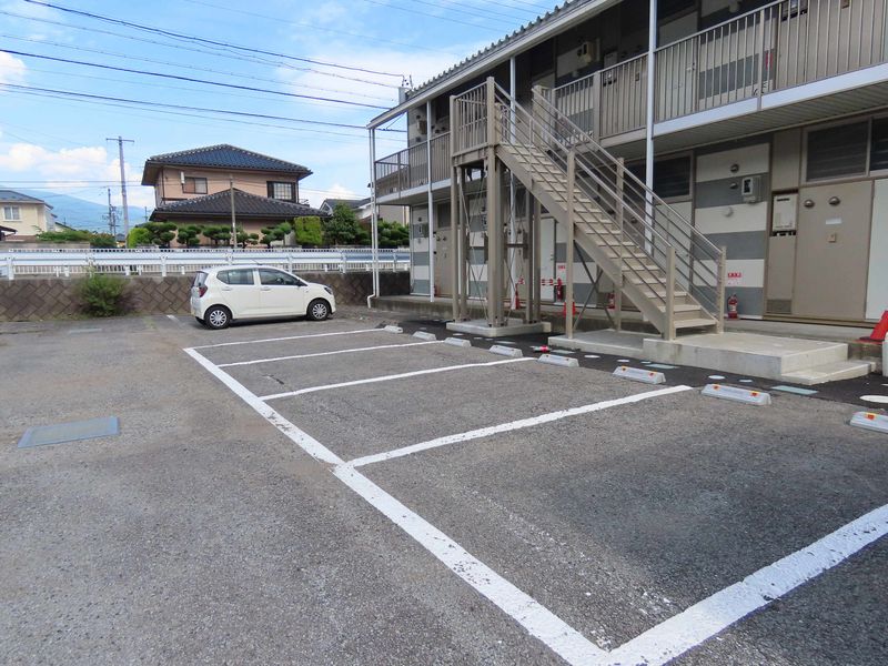 レオパレスプレジール城北Ａ 駐車場