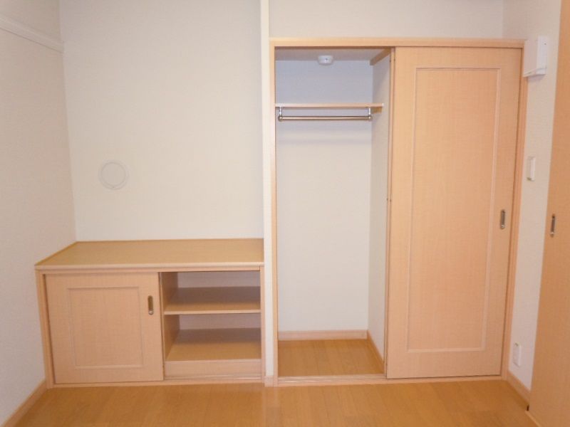 レオパレスロハス富の原 収納