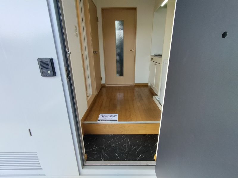 レオパレス八代 玄関