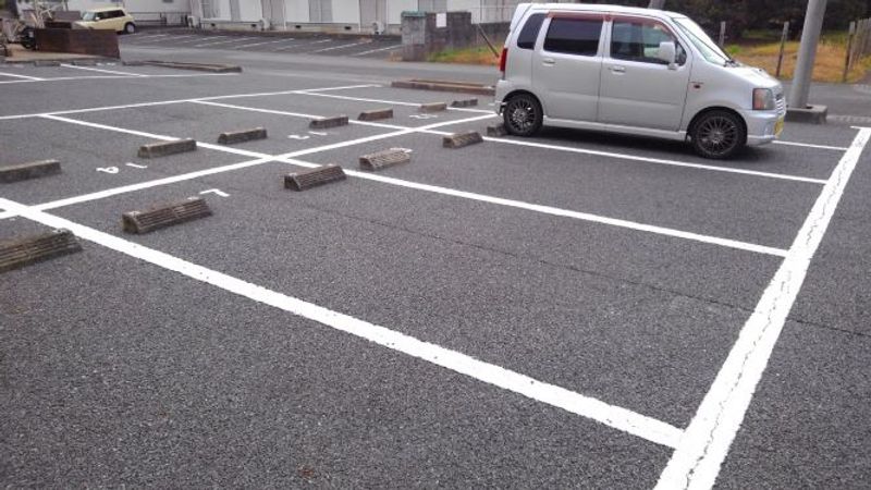 レオパレスブラン 駐車場