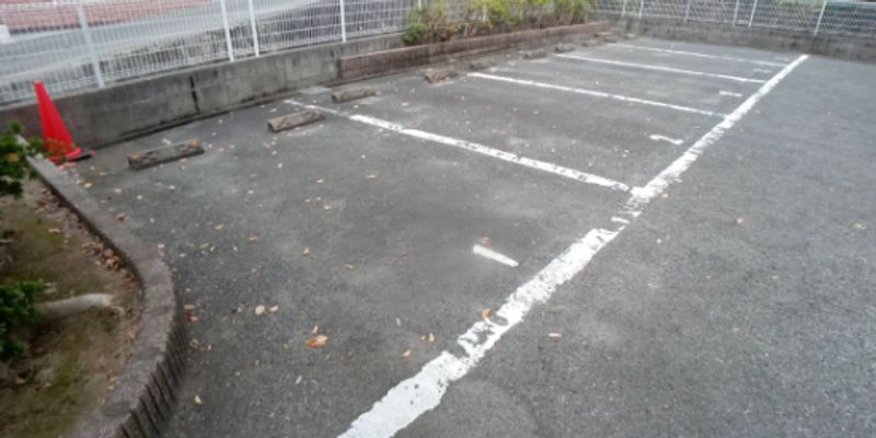 レオパレスヴェルデ 駐車場