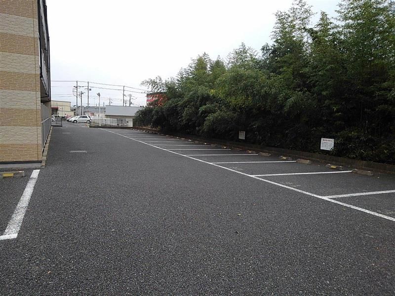 レオパレスＰＲＩＤＥ　０７ 駐車場