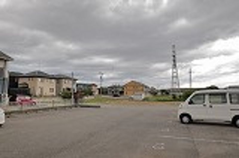 レオパレス粟津 駐車場