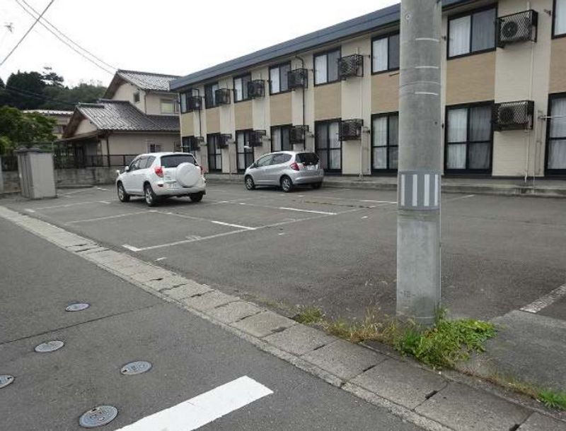 レオパレスアウルⅡ 駐車場