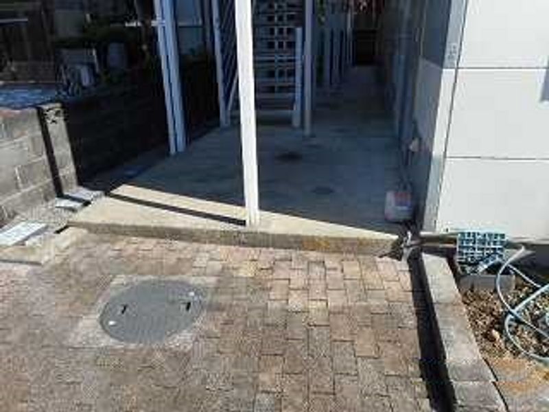 レオパレスシティーリバー エントランス