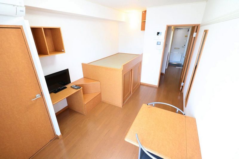 レオパレススカイブルー 居間