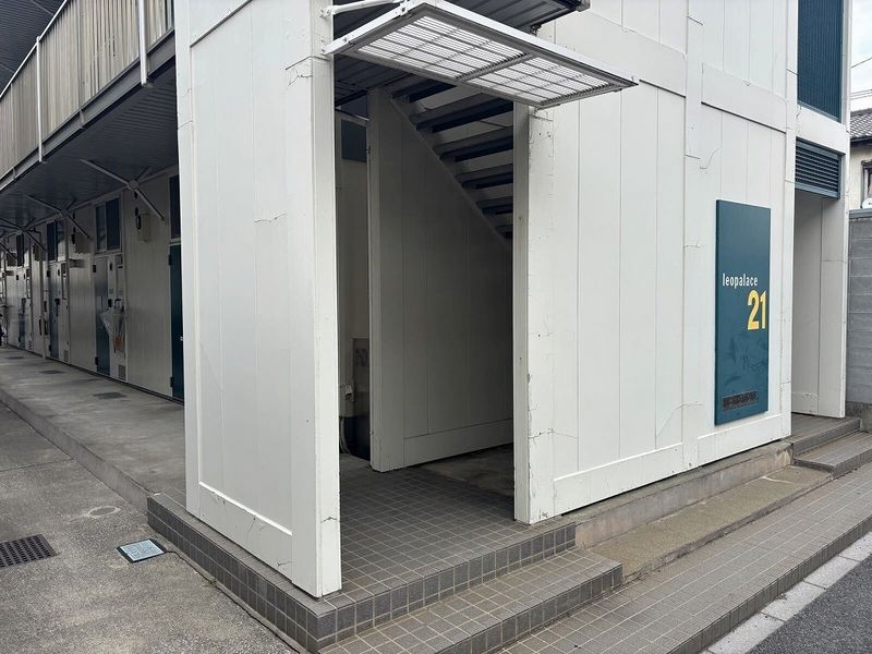 レオパレスセゾン エントランス