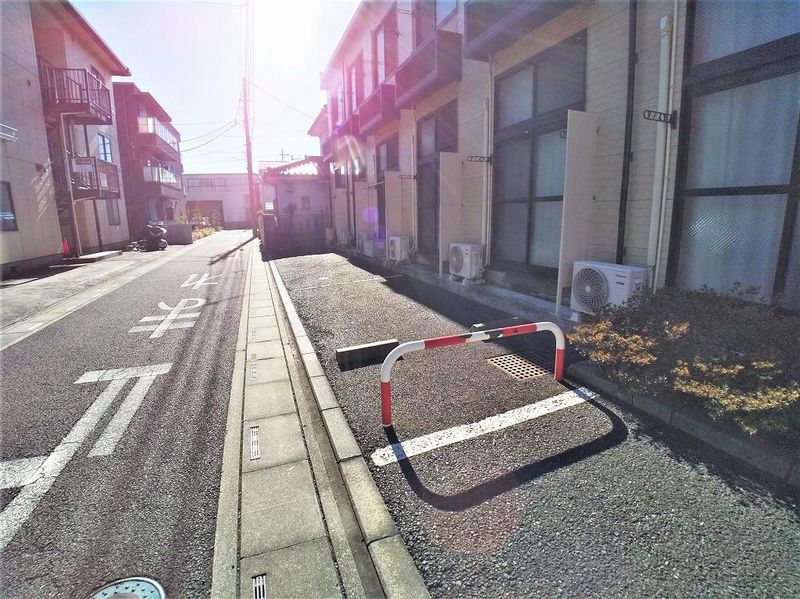 レオパレスクレセント本郷Ⅲ 駐車場