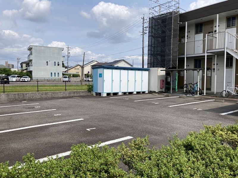 レオパレスｉｎ六条 駐車場
