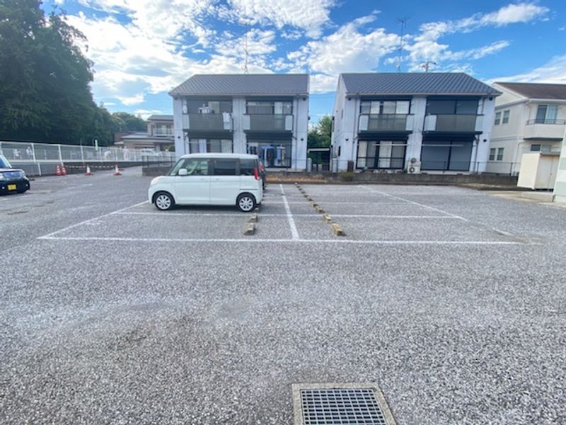 レオパレスブランフルール桜台 駐車場