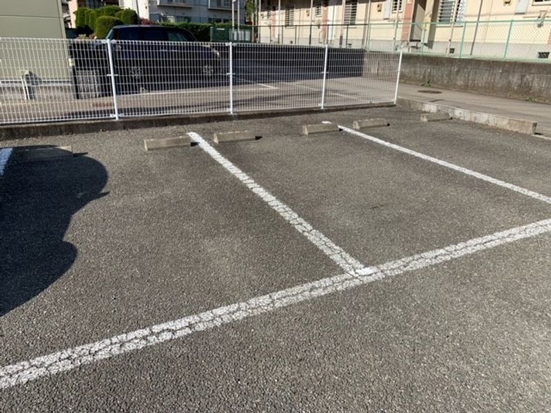 レオパレスカミジク 駐車場