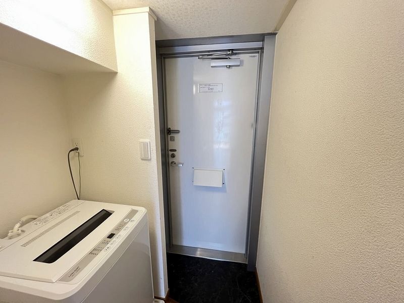 レオパレスクレストヒルズ向原 玄関