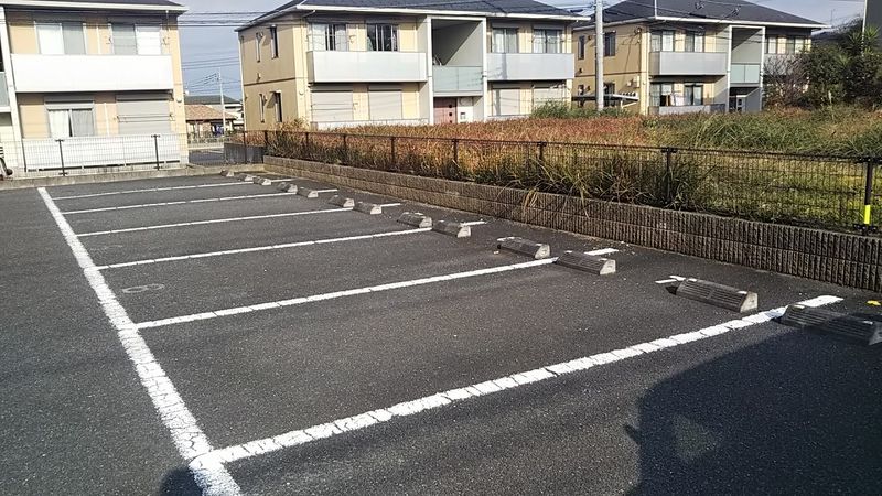 レオパレス進山 駐車場