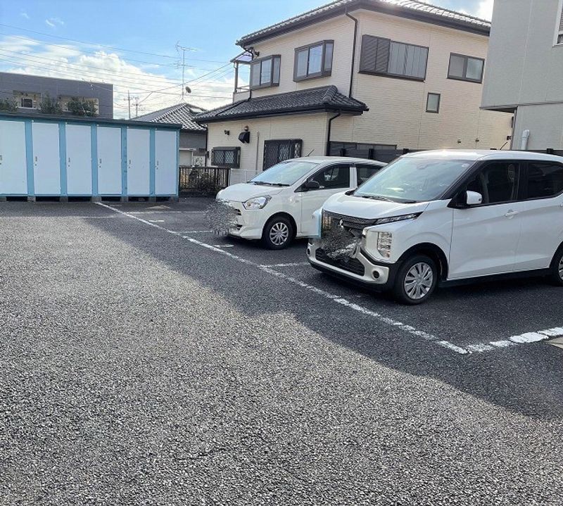 レオパレスグランシャリオ 駐車場
