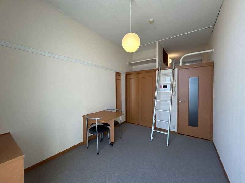レオパレスプレーヌ 居間