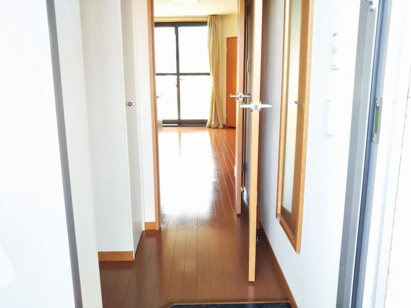 レオパレスせいらｃ 玄関