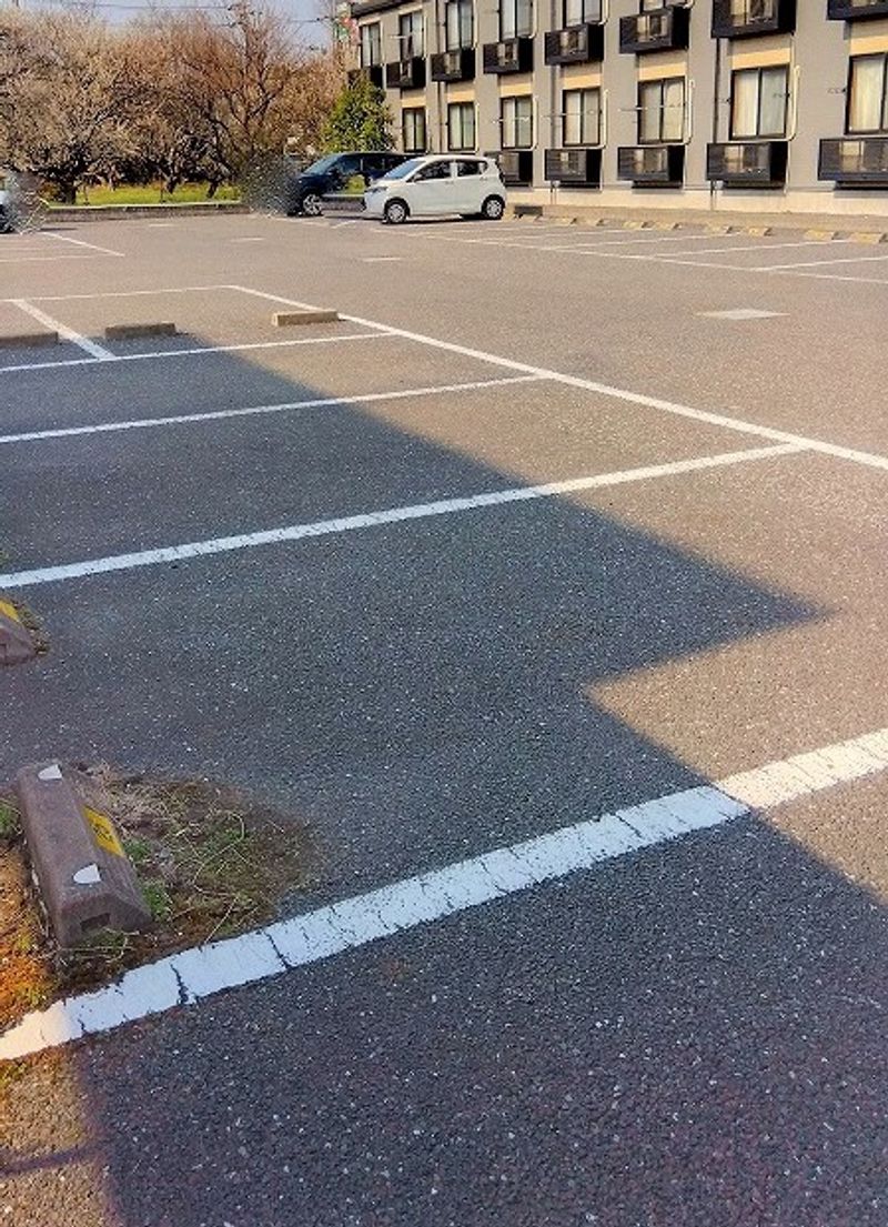 レオパレスラーク 駐車場
