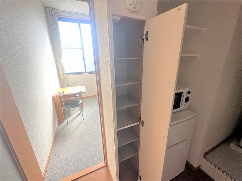 レオパレスハピネス 収納